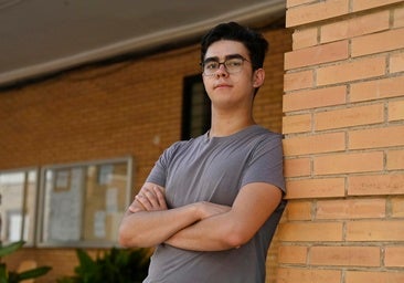 El cordobés Tadeo Morín, en la puerta del IES Ángel de Saavedra