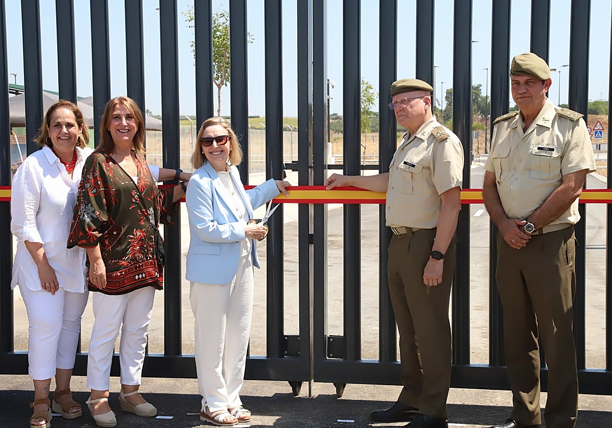 Corte de cinta de la urbanización y vallado de la Base Logística de Córdoba