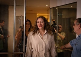 La portavoz del Grupo Parlamentario Popular en el Congreso, Ester Muñoz, llega a la sala de prensa