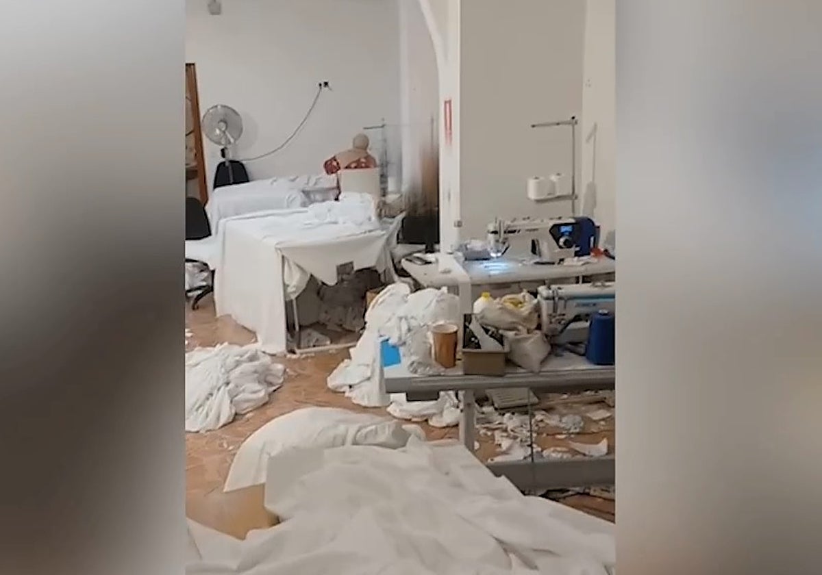 Uno de los talleres clandestinos en un garaje de Manresa (Barcelona)