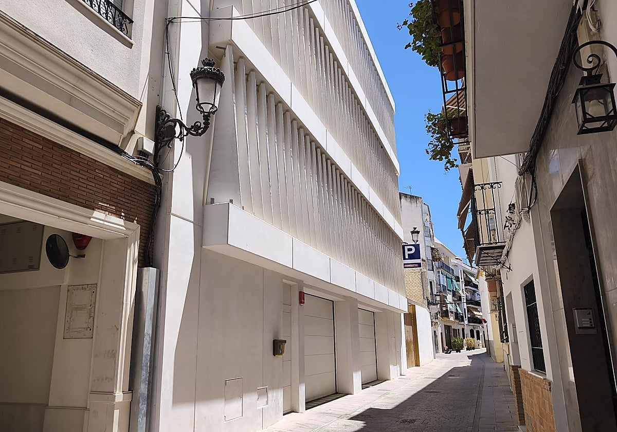 El parking de la calle Julio Romero de Torres en Cabra, concluido desde 2023