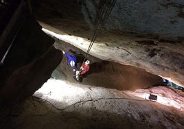 Lucena sopesa retomar la colaboración con el Instituto de Prehistoria para investigar la Cueva del Ángel