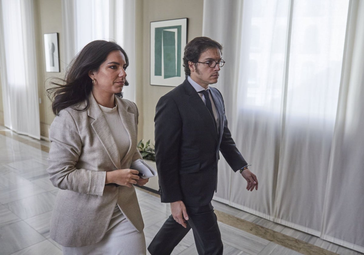 La portavoz y el secretario general del Grupo Parlamentario Vox en el Congreso, Pepa Millán y José María Figaredo, a su llegada a una reunión de la Junta de Portavoces celebrada en diciembre