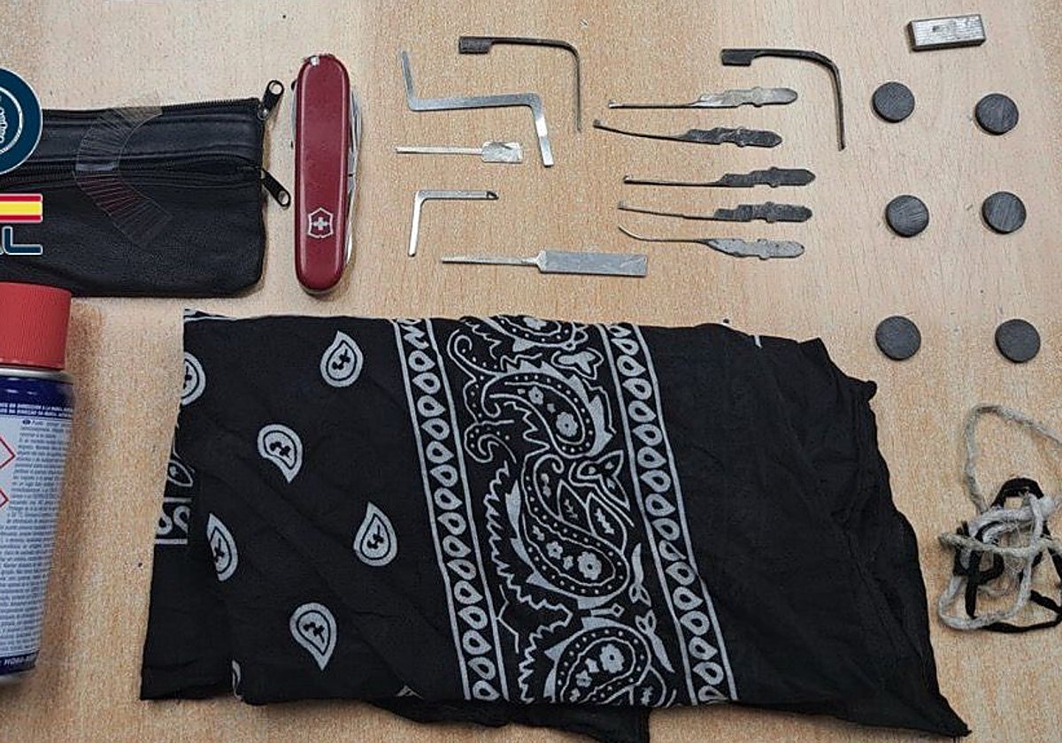 Herramientas que llevaban los ladrones detenidos