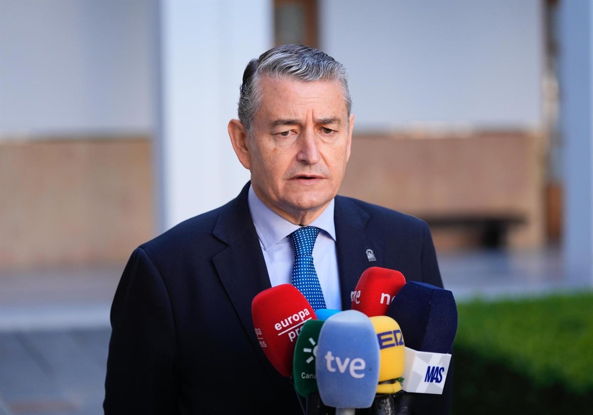 El consejero de la Presidencia, Interior, Diálogo Social y Simplificación Administrativa, Antonio Sanz