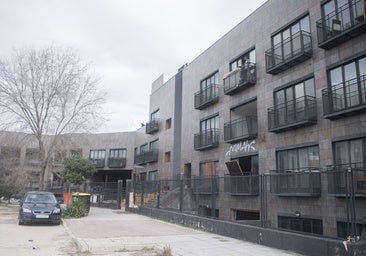 El clan de los Maya asalta el hotel okupa de San Blas: «Os vamos a cortar el cuello»