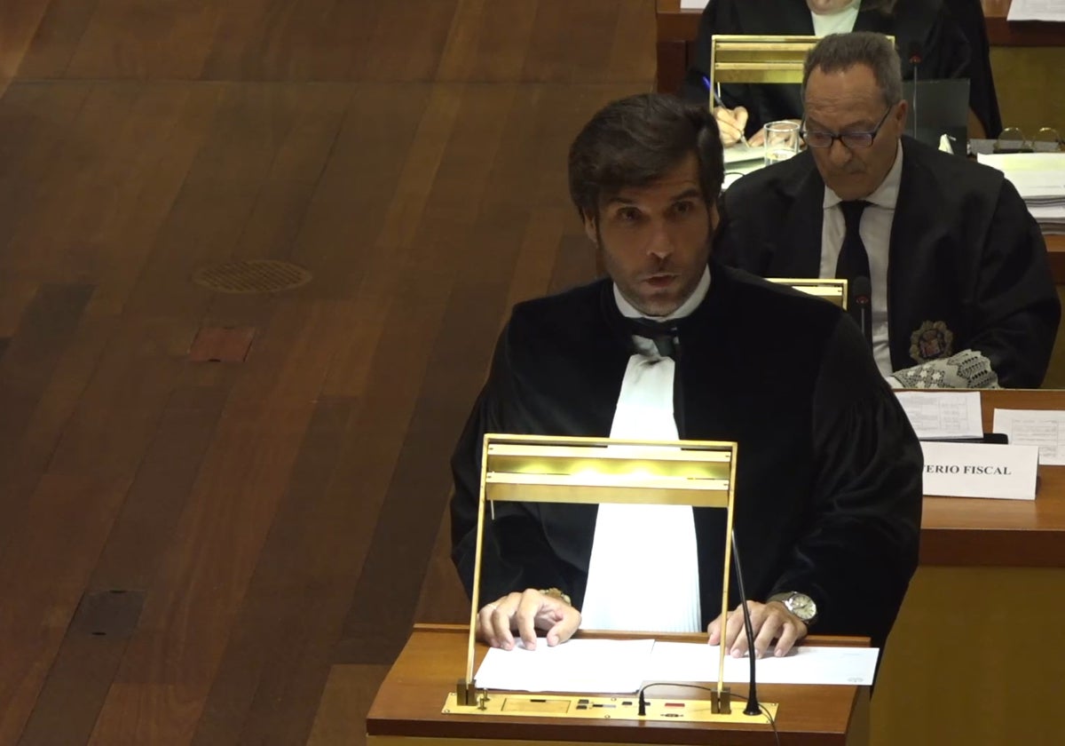 El abogado de Sociedad Civil Catalana, Juan Chapapría, en la vista de este martes en el Tribunal de Luxemburgo