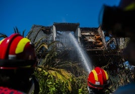 Investigan si una colilla junto a la carretera incendió Méntrida