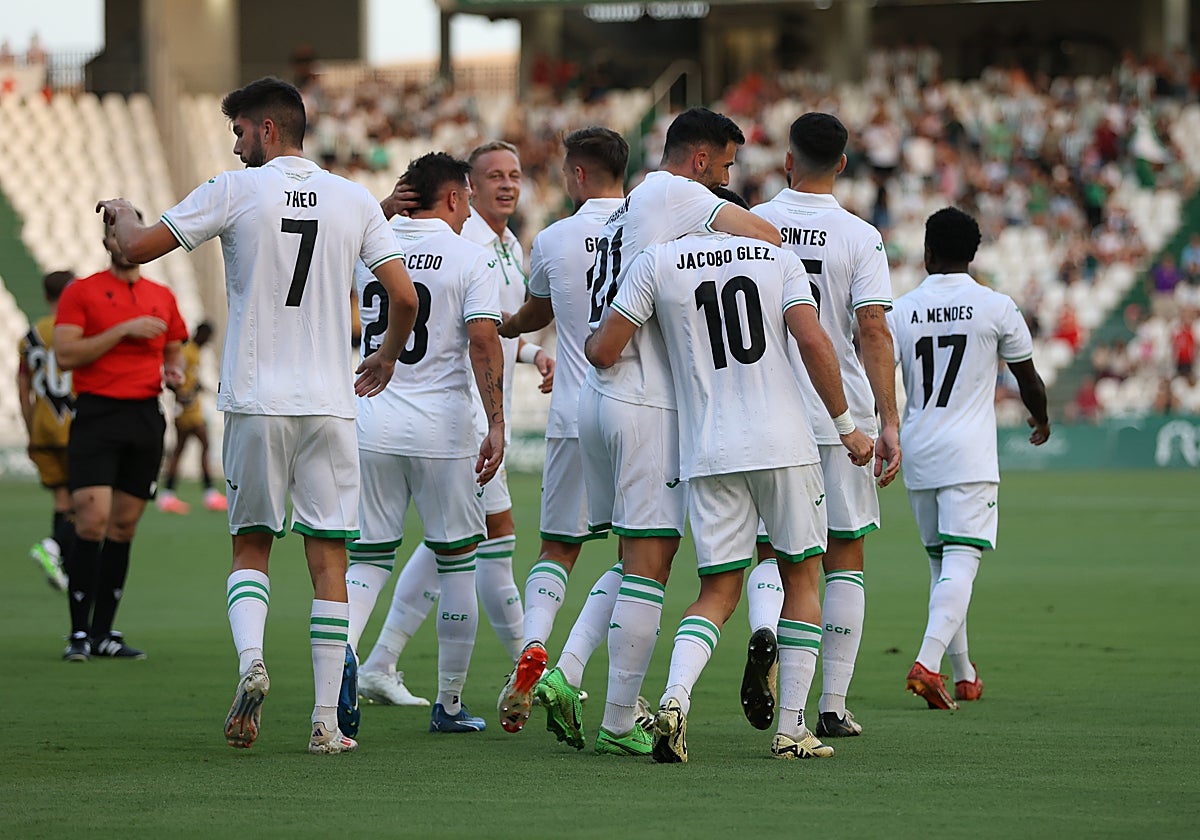 Los jugadores del Córdoba en el partido de presentación de la pasada temporada