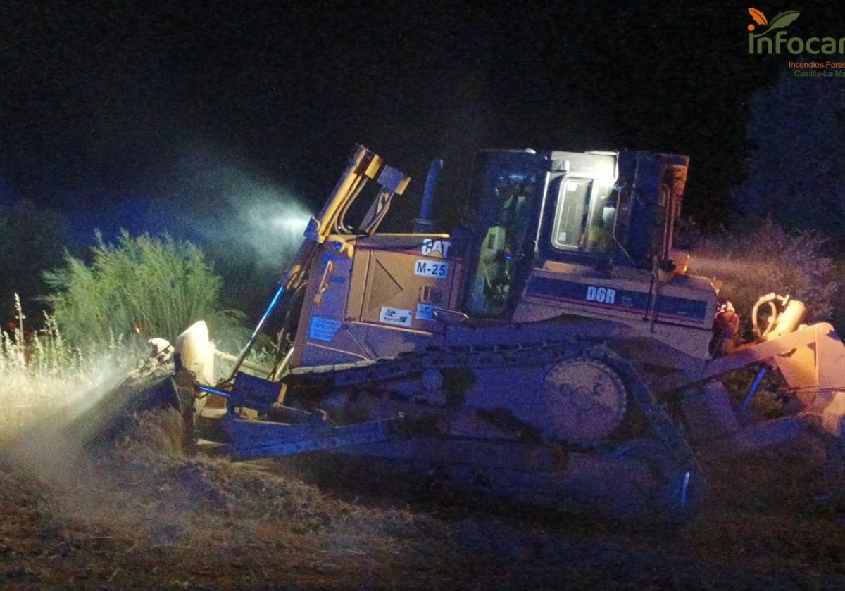 Trabajos de consolidación de perímetro en la noche