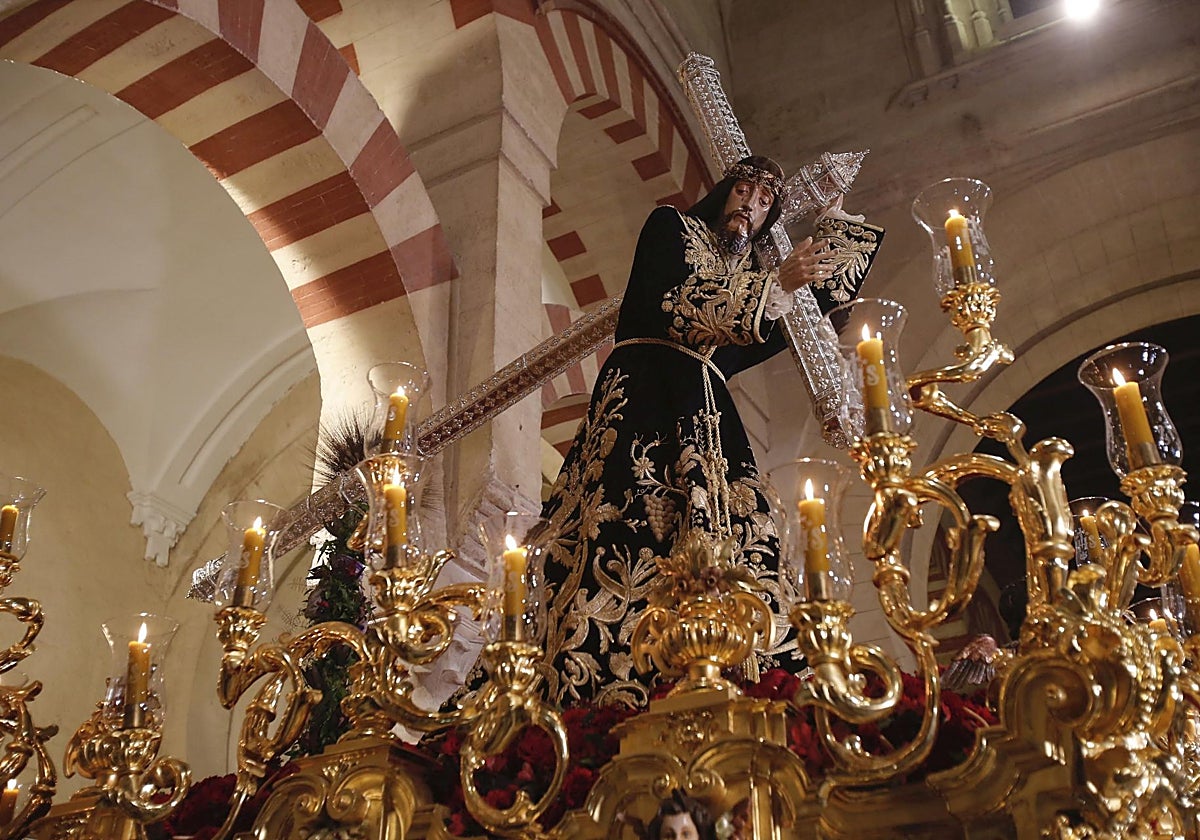 El Nazareno de Lucena, durante el 'Miserere' rezado en la Mezquita-Catedral, durante su estancia en Córdoba en 2019 por la Magna