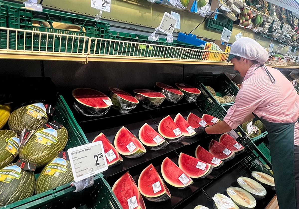 Imagen de sandías y melones a la venta en supermercados de Consum