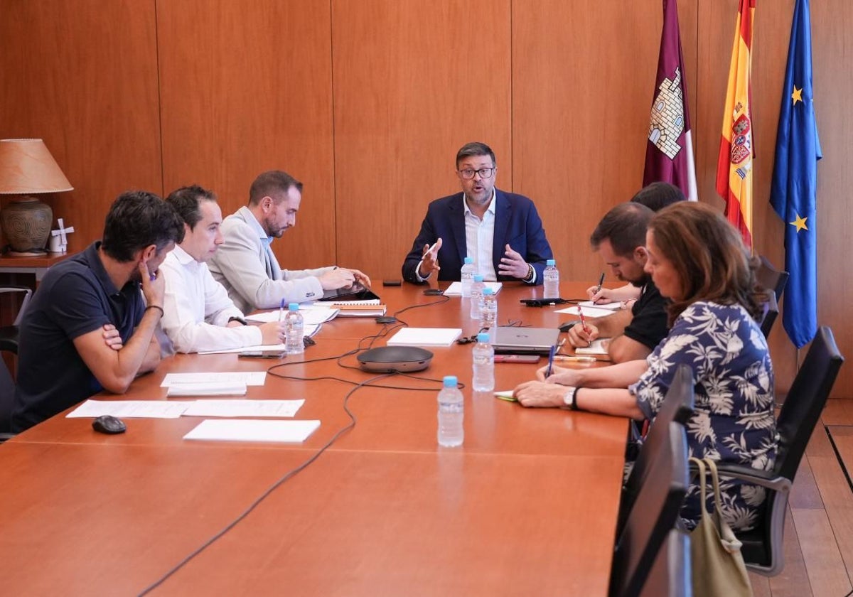 El Consejo Asesor de Ciencia, Tecnología e Innovación, reunido en la Consejería de Educación