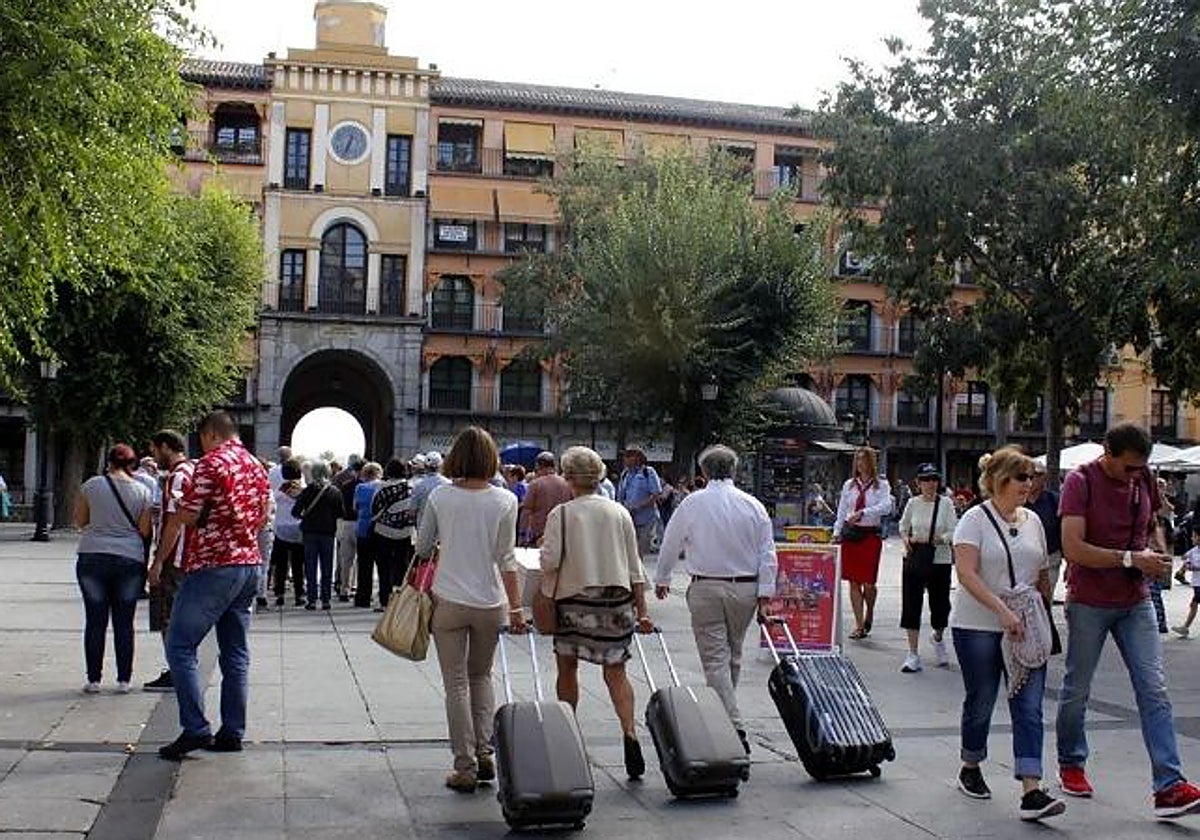 El Ayuntamiento pretende regular el trasiego de visitantes en puntos conflictivos del barrio antiguo