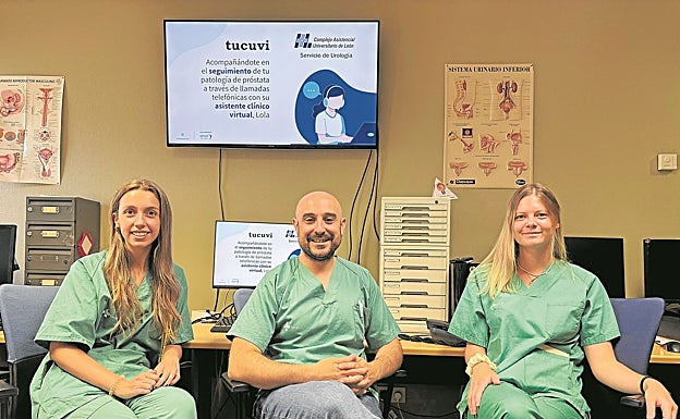El equipo que desarrolla el asistente virtual en el Hospital de León