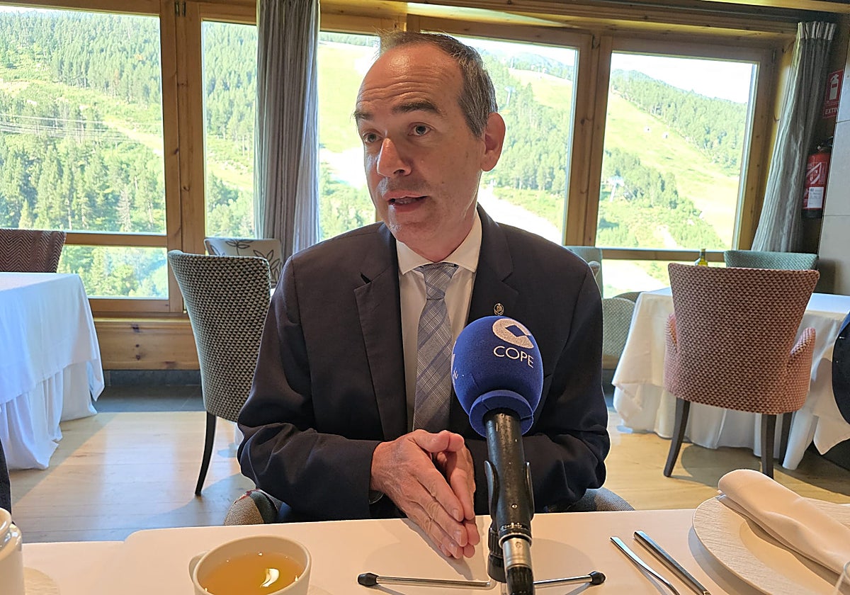 Jordi Alcobé subraya el éxito turístico del puente tibetano de Canillo, que este año ha estrenado una plataforma de saltos desde 150 metros de altura