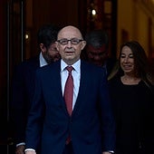 «La vía directa es pagar a Equipo Económico que tiene contacto directo con Montoro»