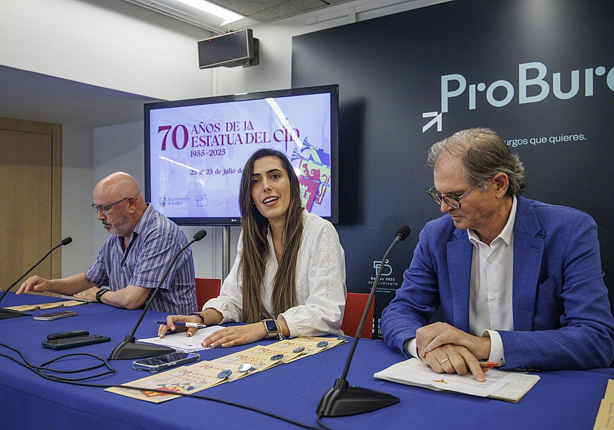 La concejal de Cultura, Andrea Ballesteros, durante la presentación del acto