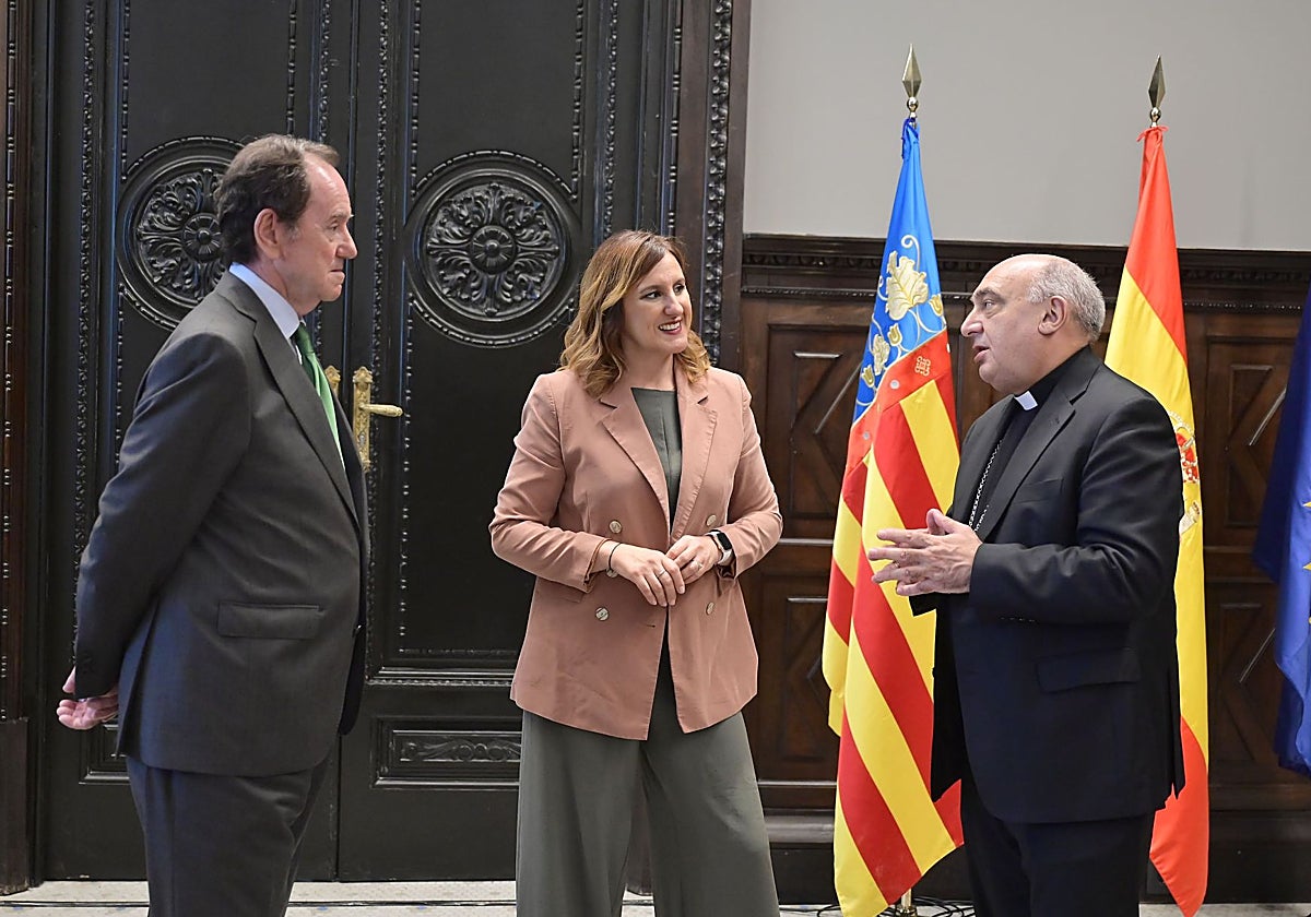 Imagen del acto celebrado este lunes en el que han participado la alcaldesa, María José Catalá; el arzobispo, Enrique Benavent; y el presidente de la Fundación Iberdrola España, Jaime Alfonsín