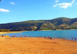 Ni en Cádiz ni en Huelva: la playa de interior más grande de Andalucía está en esta ciudad
