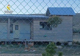 Investigan a un hombre por construir una casa prefabricada en zona ilegal y ofertarla por 30.000 euros en Alicante