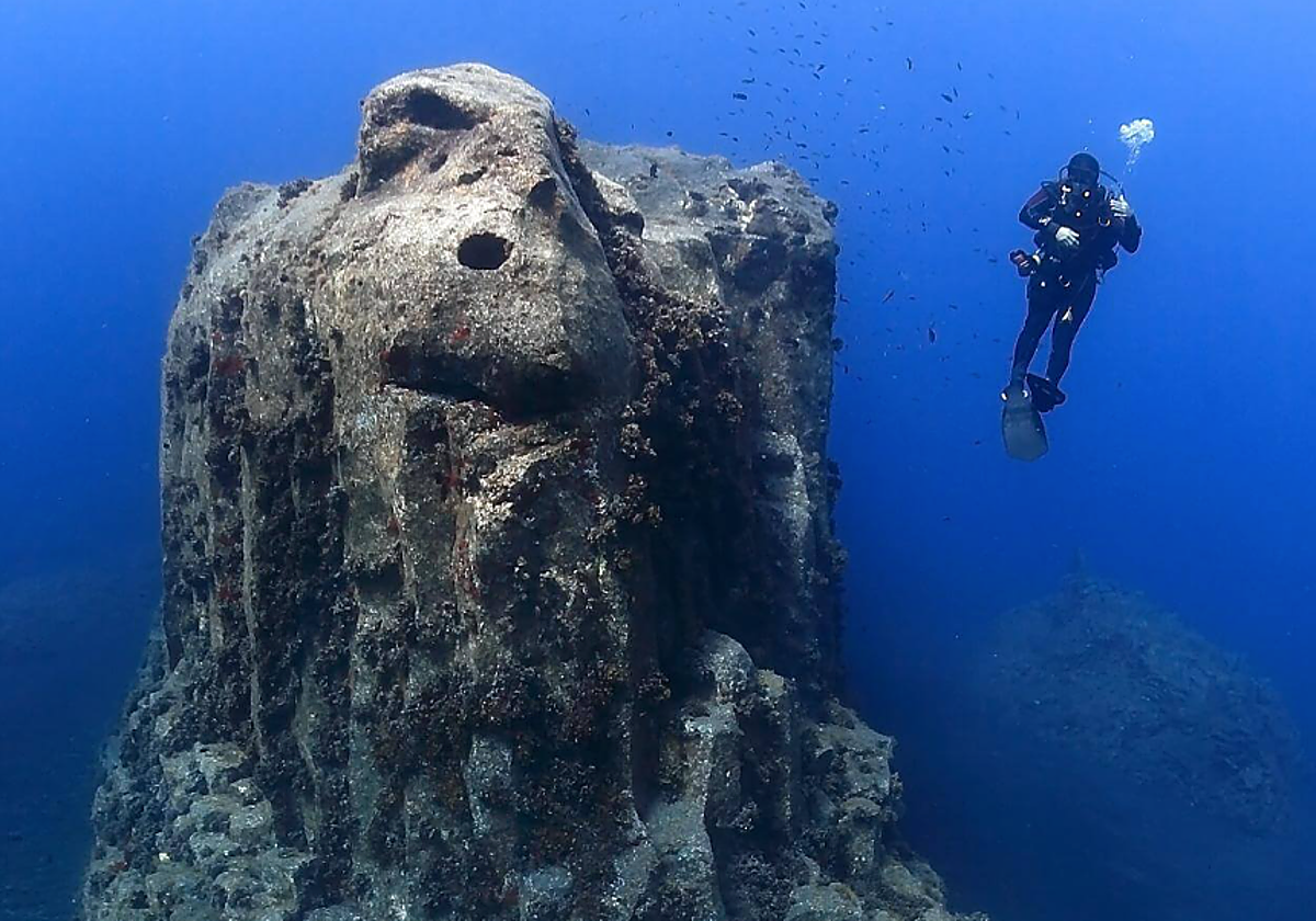 Submarinista en foto promocional dee turismo de La Palmaa