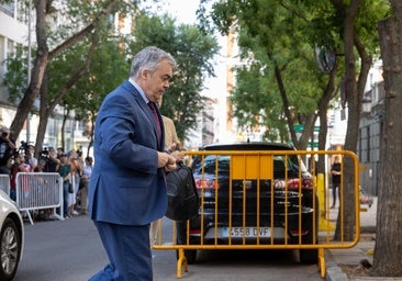 Bien de ánimo y leyendo un libro de Benet Salellas sobre «juicios políticos»