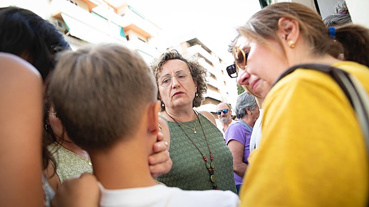 Daniel Arcuri, de espaldas, frente a Paqui Granados, asesora jurídica de Juana Rivas