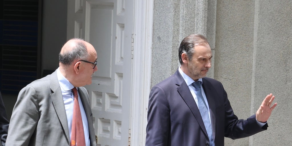 El PSOE informa al juez de que abonó a Ábalos 586.000 euros en 10 años