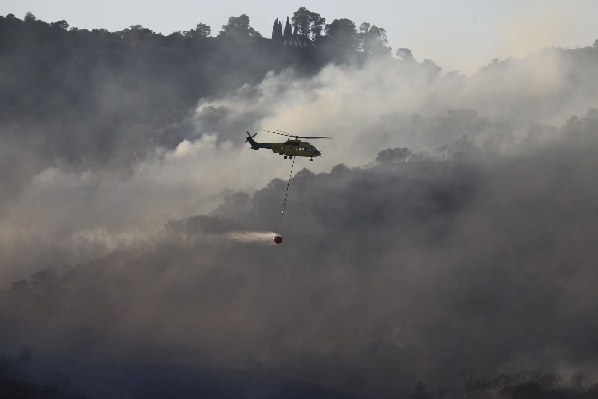 El incendio en la zona del Castillo de la Albaida en Córdoba, en imágenes