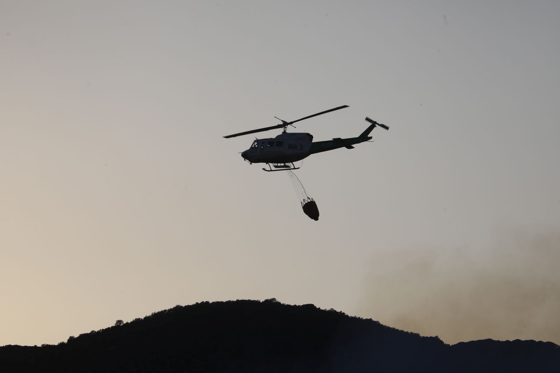 El incendio en la zona del Castillo de la Albaida en Córdoba, en imágenes