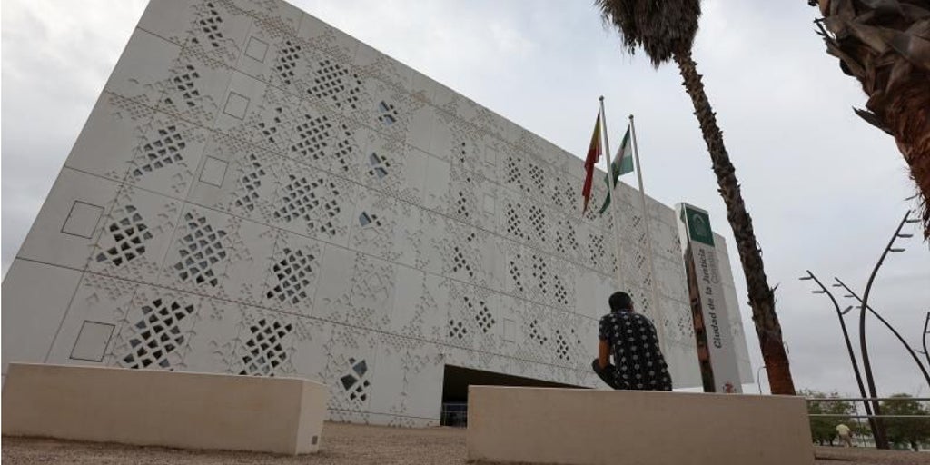 Una pareja, absuelta de un delito de robo con violencia y lesiones en Lucena porque la víctima no recuerda qué pasó