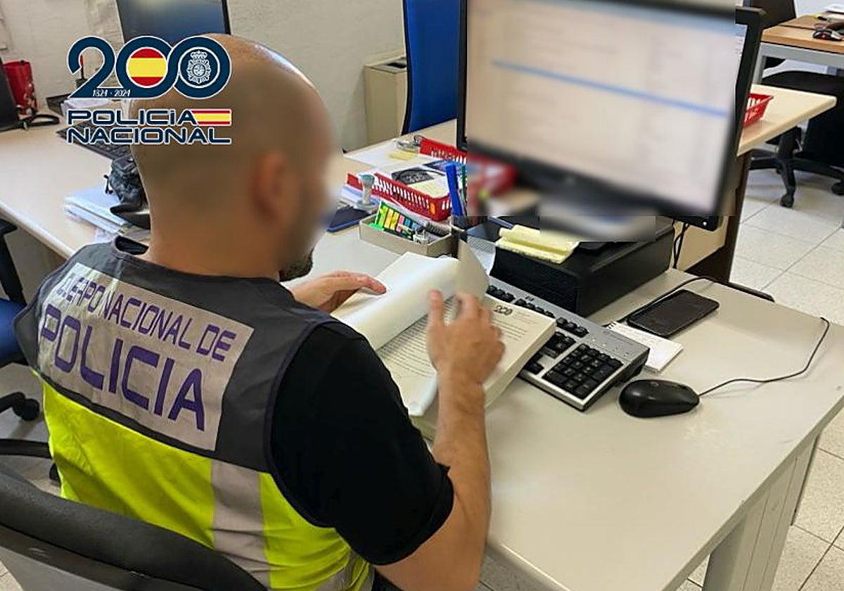 Imagen de archivo de un agente de la Policía Nacional