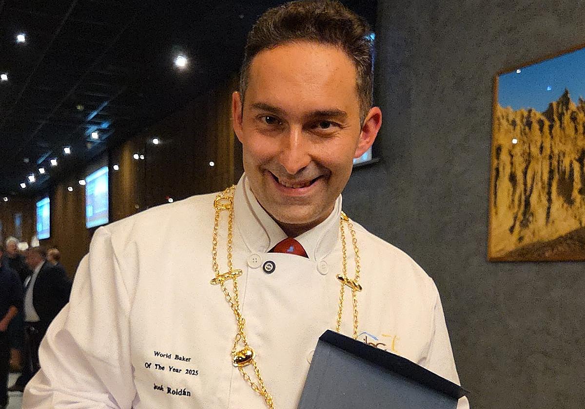 El panadero José Roldan tras recibir el premio