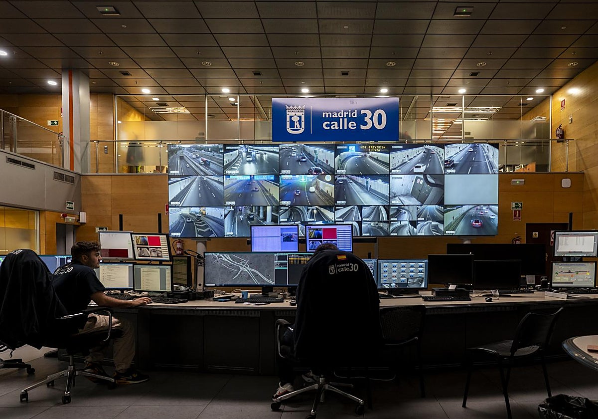 Uno de los centros de control de los túneles de la M-30