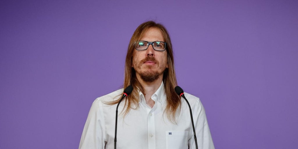 La Comunidad de Madrid se querella contra Pablo Fernández al no retractarse tras acusar a Ayuso de «homicidios» en las residencias