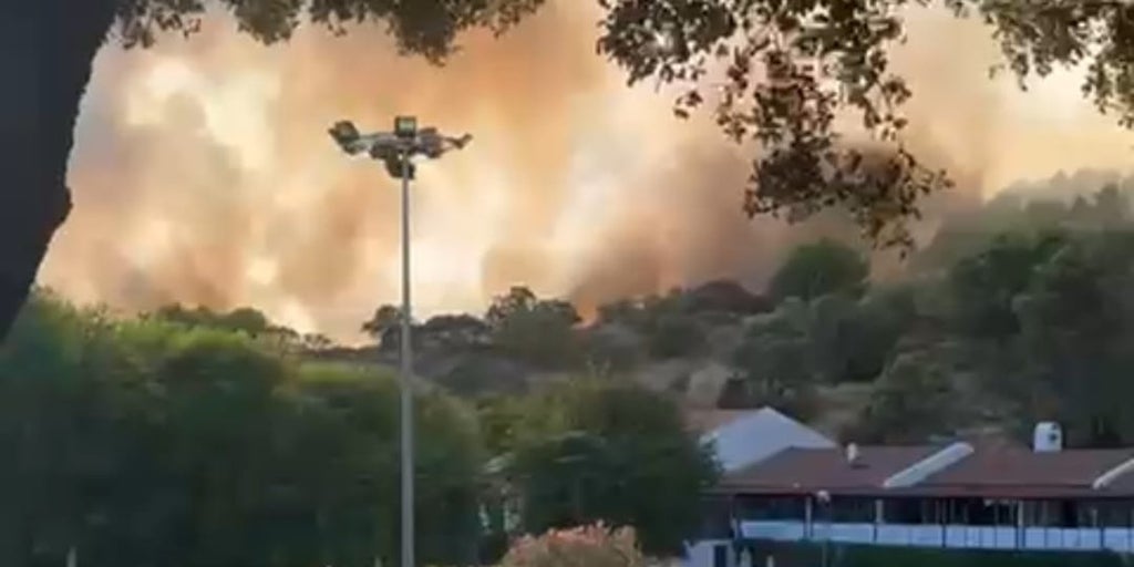 Una desalojada del Club Vista Sierra por el incendio en Córdoba: «Los niños lloraban y las llamaradas se veían mucho y cerca»