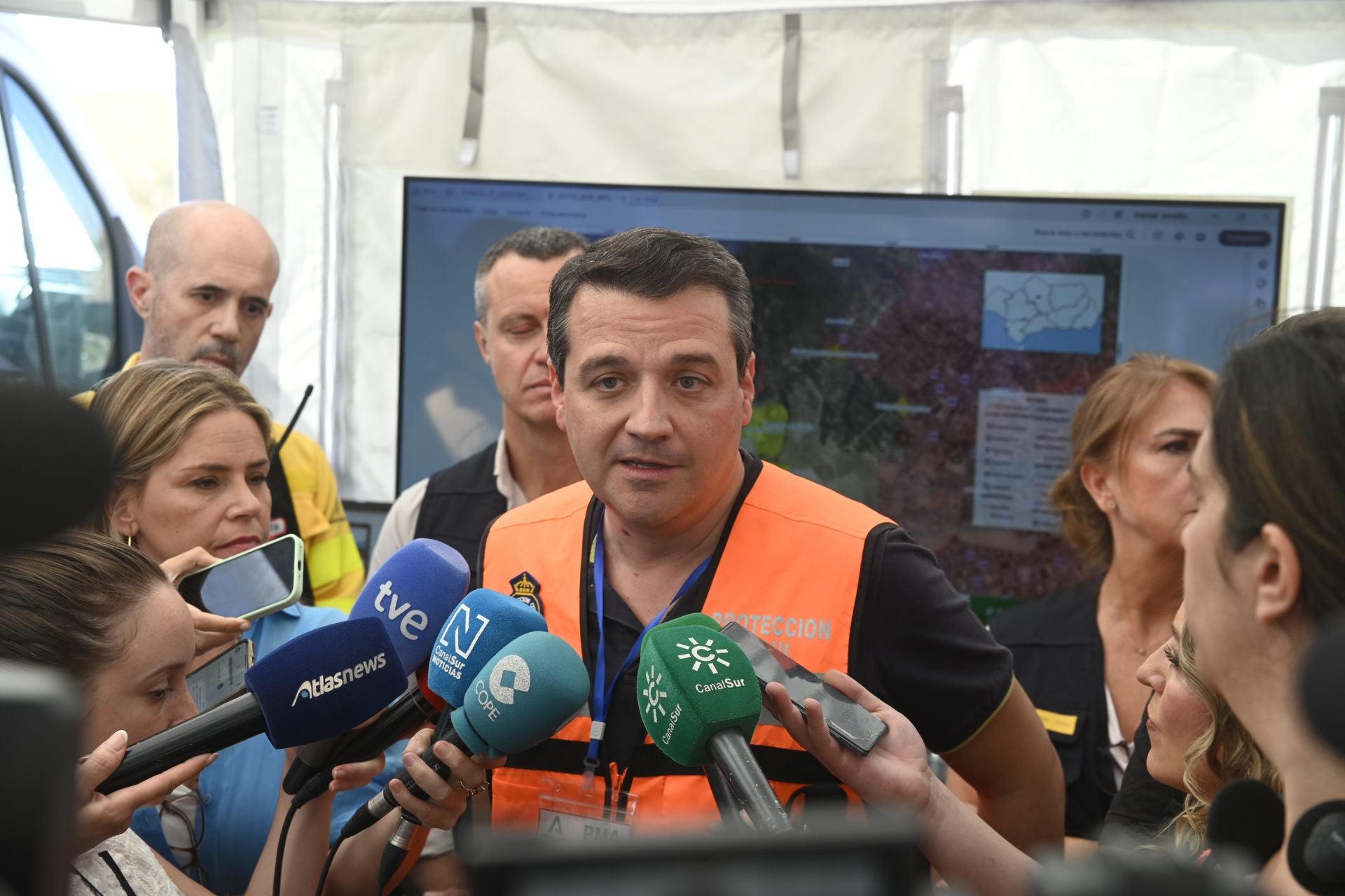 Las mejores imágenes del centro de operaciones para el incendio en la Sierra de Córdoba