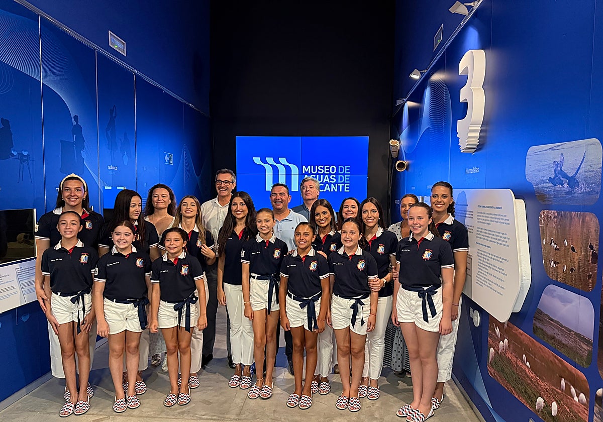 Imagen de las Bellezas y sus Damas durnte su visita al Museo de Aguas de Alicante