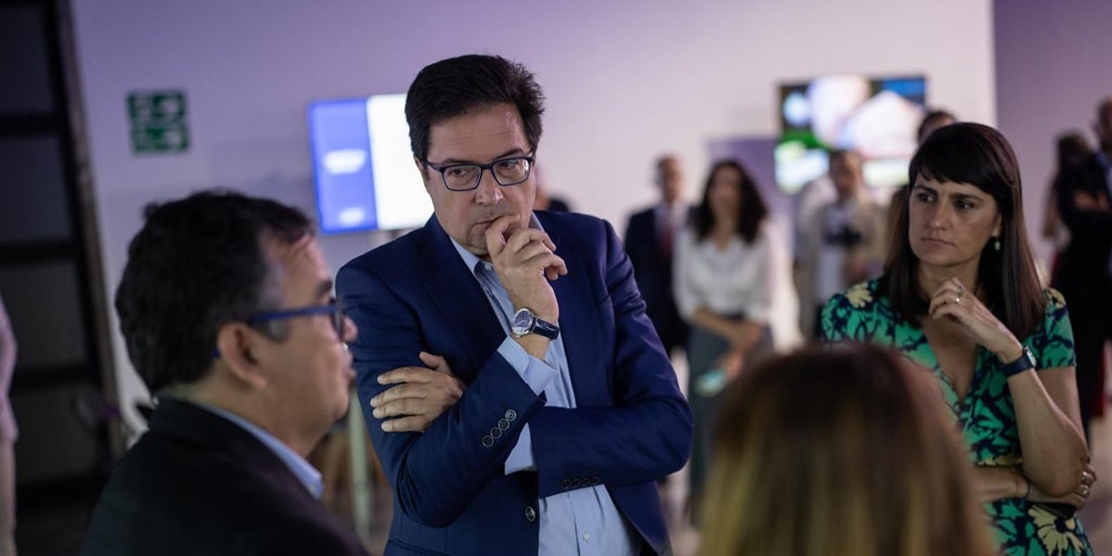 Ayuso reta a Óscar López para que Madrid sea sede del Centro Nacional de Ciberseguridad: «Tiene una oportunidad de oro»