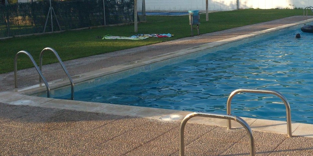 Muere ahogado en una piscina de Burguillos un niño de 5 años