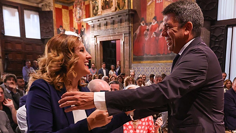 Imagen de la alcaldesa de Valencia, María José Catalá, y el presidente de la Generalitat, Carlos Mazón, durante la firma del convenio