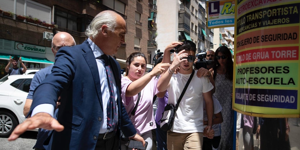 El hijo mayor de Juana Rivas pide en una carta que su hermano no se vaya con su padre para evitar los «malos tratos» que él sufrió