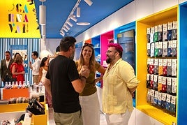 Cádiz estrena la Tienda de la Casa del Carnaval, nuevo epicentro para los amantes de las agrupaciones y la cultura local