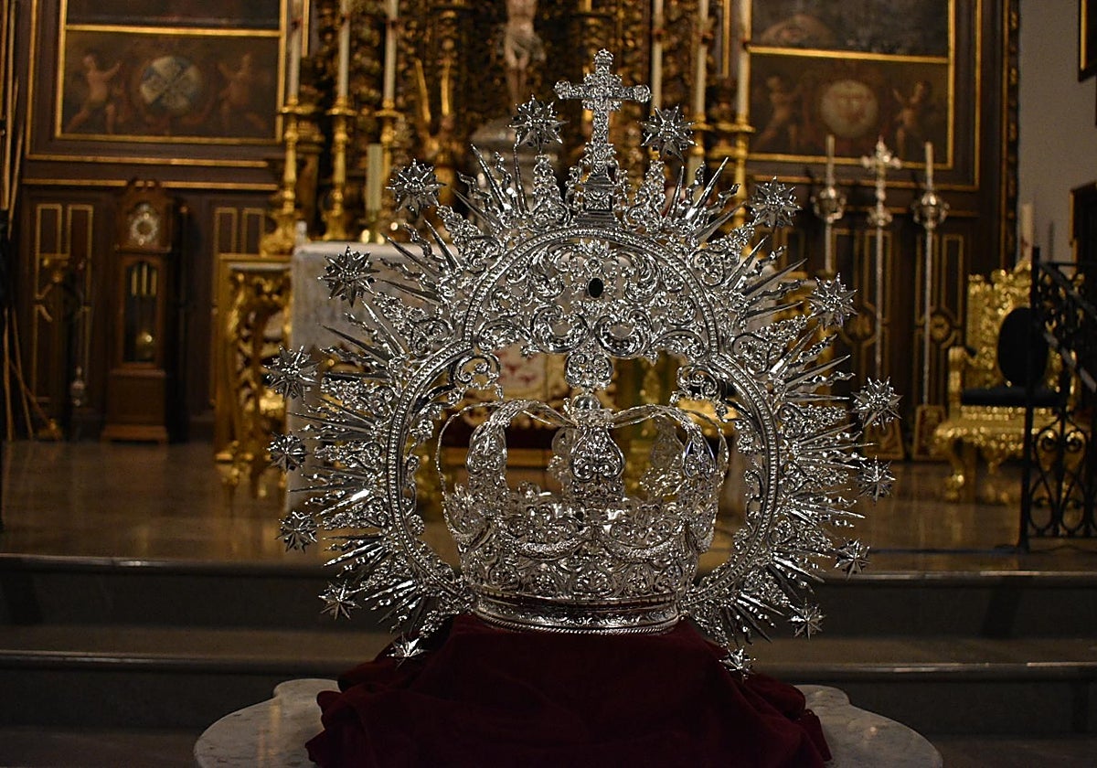 La corona de las Estrellas, de la Virgen de los Ángeles en sus Misterios Gozosos, expuesta en Capuchinos este miércoles, recién restaurada