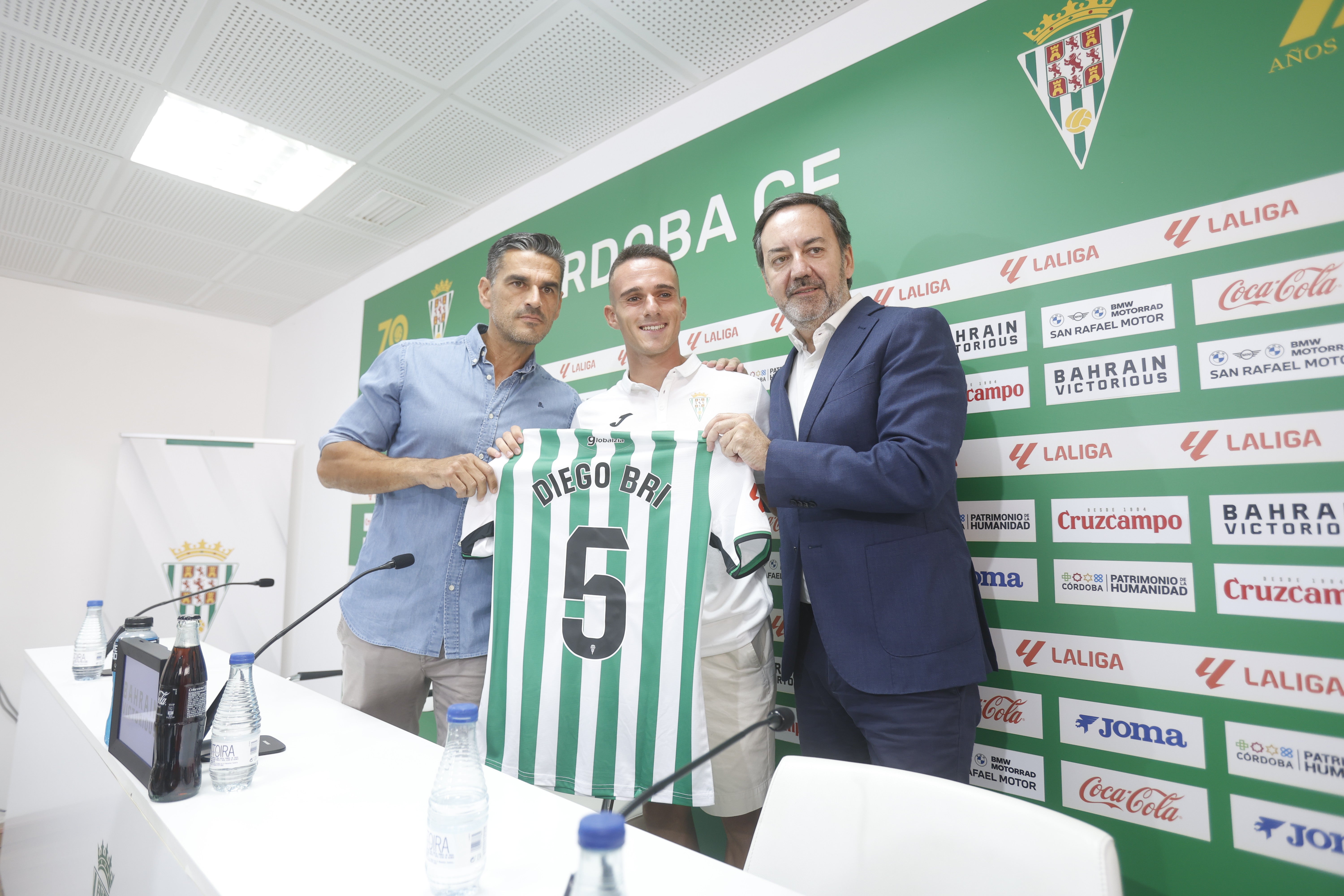 Las mejores imágenes de la presentación de Kevin Medina, Dani Requena y Diego Bri con el Córdoba CF