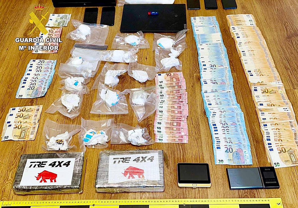 Cocaína para poner en circulación 12.000 dosis y 15.000 euros en efectivo