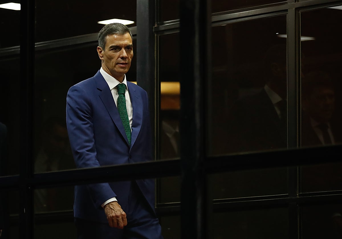 El presidente del Gobierno de España, Pedro Sánchez, llega al aeropuerto Internacional Silvio Pettirossi