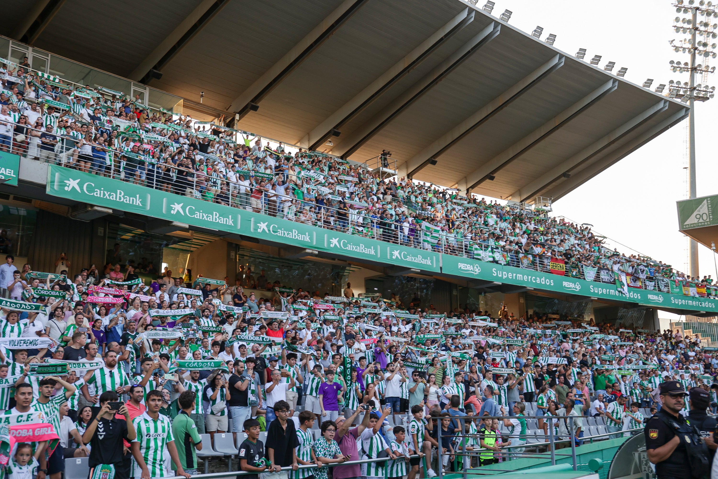 Las imágenes del ambientazo en el Arcángel en el Córdoba CF-Real Betis