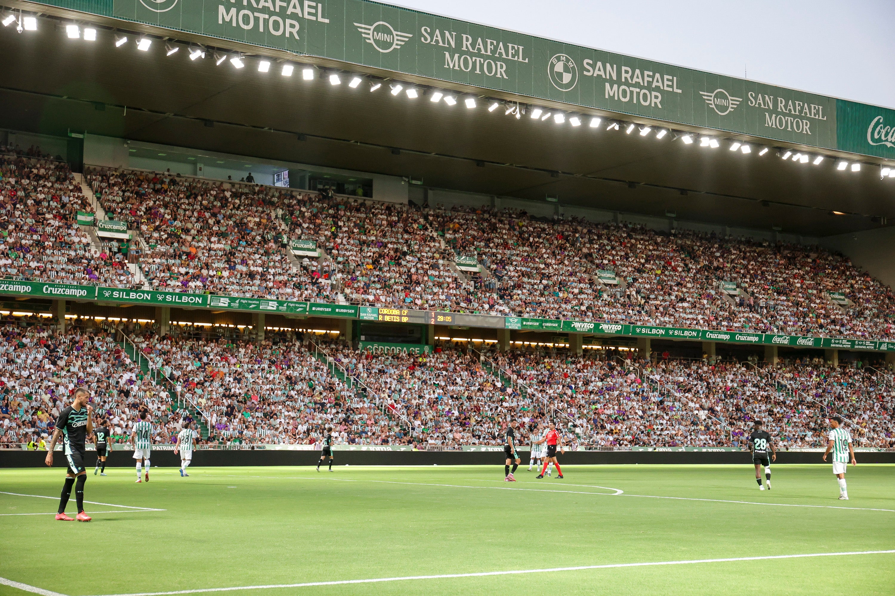 Las imágenes del ambientazo en el Arcángel en el Córdoba CF-Real Betis